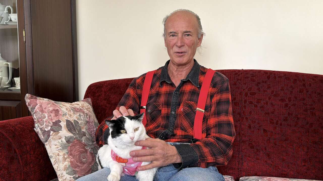 Omzundaki kediyle 65 şehir gezdi! Konya rotasından sonra şimdi Selanik’i hedefliyor 7